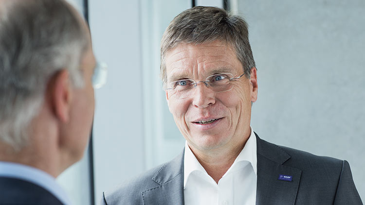 Dr. Hans-Ulrich Engel, Chief Financial Officer (Photo)