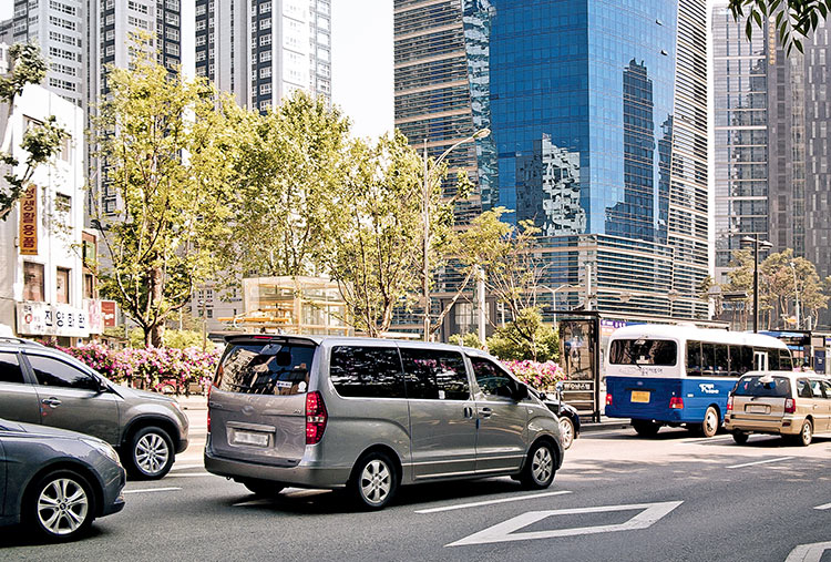 Moderner Fahrzeugbau: Leichtere Bauteile sind gleichbedeutend mit geringerem Treibstoffverbrauch und weniger CO2-Emissionen. (Foto)
