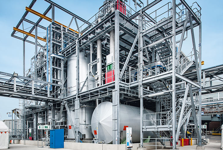 Meilenstein: Zur Stärkung ihres weltweiten Polyacrylamid-Produktionsnetzwerks hat BASF die neue World-Scale-Produktionsanlage für Bio-Acrylamid in Bradford/England in Betrieb genommen. (Foto)